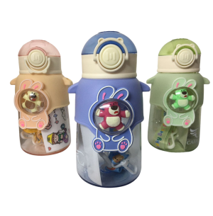 SQUEEZE INFANTIL PLÁSTICA 650ML ALÇA + ADESIVO